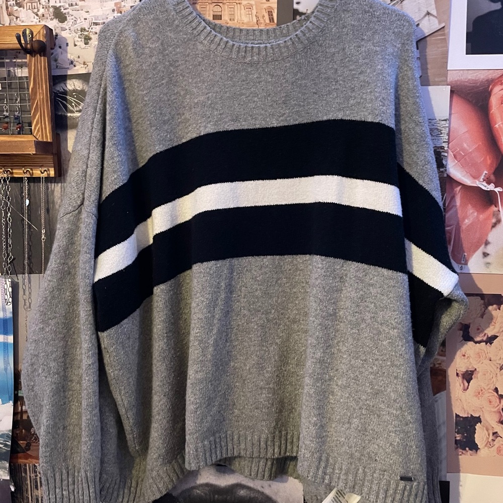 hollister sweater